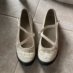 Lands’ End shoes